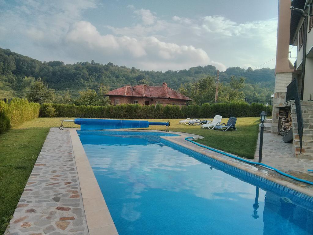 Sinabovite Houses Hotel Badevtsi ภายนอก รูปภาพ
