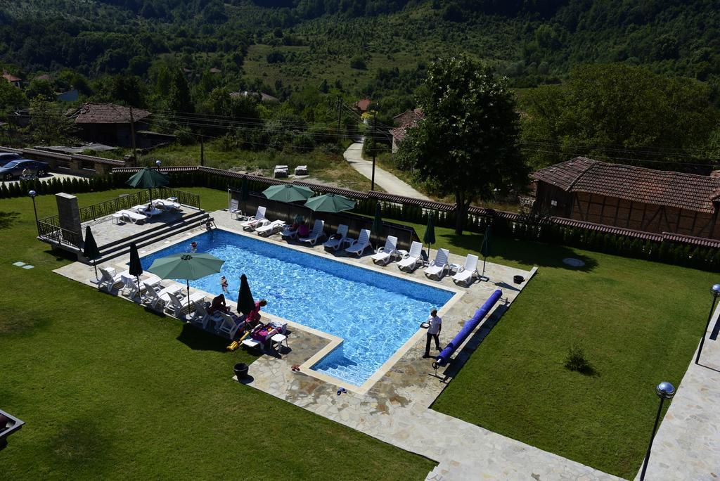 Sinabovite Houses Hotel Badevtsi ภายนอก รูปภาพ