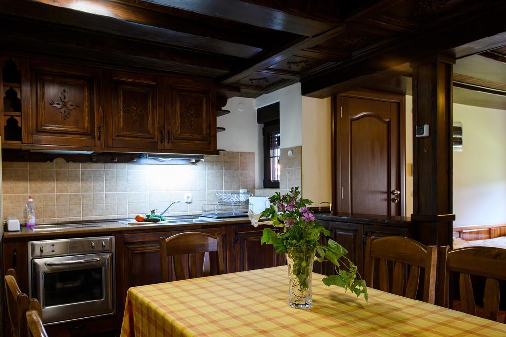 Sinabovite Houses Hotel Badevtsi ภายนอก รูปภาพ