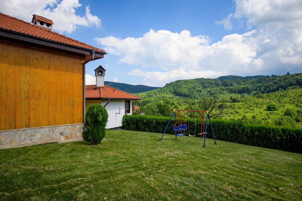 Sinabovite Houses Hotel Badevtsi ภายนอก รูปภาพ