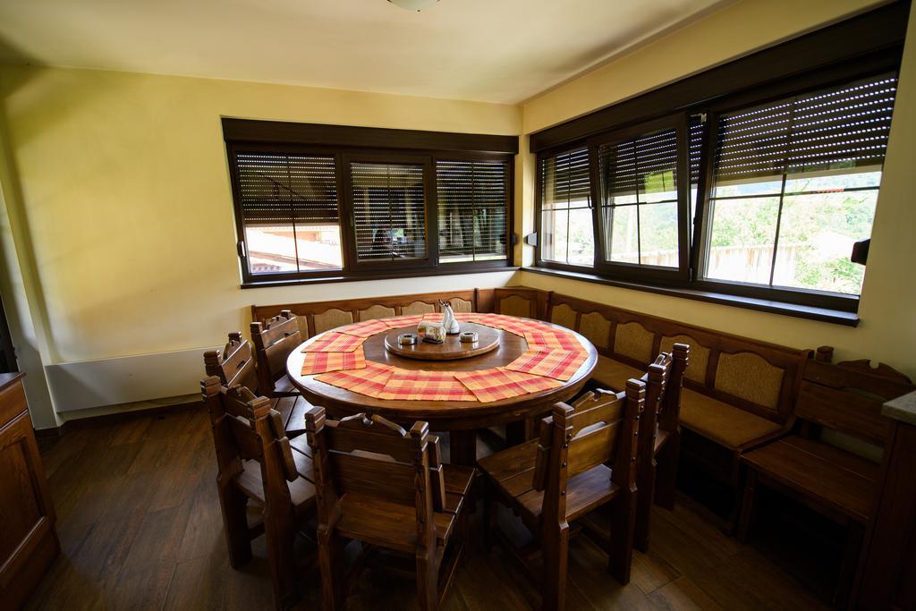 Sinabovite Houses Hotel Badevtsi ภายนอก รูปภาพ